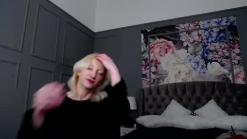 Snapshot of natalie_bitton chatting on March 1, 2025, 8:23 am Natalie online show from March 1, 2025, 8:23 am