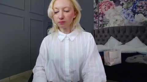 Snapshot of natalie_bitton chatting on March 10, 2025, 6:49 am Natalie online show from March 10, 2025, 6:49 am