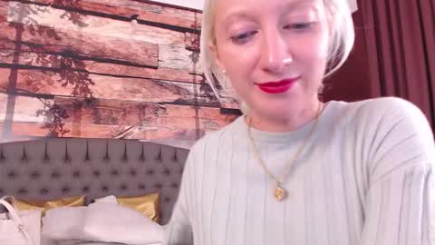 Snapshot of natalie_bitton chatting on October 1, 2025, 9:37 am Natalie online show from October 1, 2025, 9:37 am