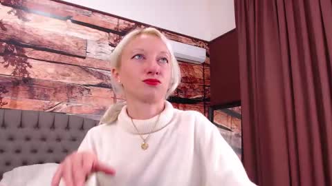 Snapshot of natalie_bitton chatting on October 4, 2025, 10:46 am Natalie online show from October 4, 2025, 10:46 am