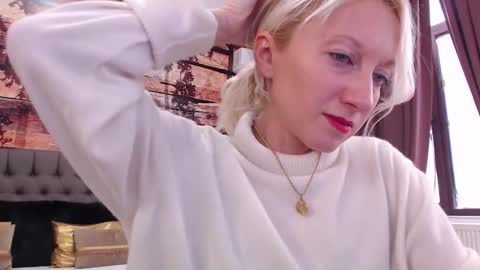 Snapshot of natalie_bitton chatting on November 6, 2025, 12:28 pm Natalie online show from November 6, 2025, 12:28 pm