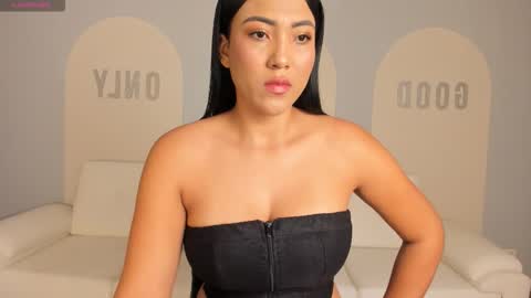 Natalie Lewis online show from December 20, 2025, 11:06 am