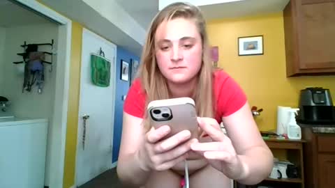 Snapshot of natalielynn4216 chatting on May 30, 2026, 8:28 pm natalielynn4216 online show from May 30, 2026, 8:28 pm