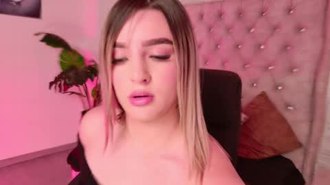 nataly_lblanck online show from November 4, 2025, 7:02 pm