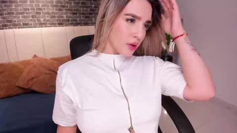 nataly_lblanck online show from November 12, 2025, 12:49 pm