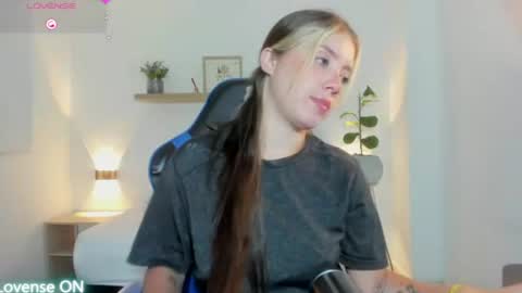 Snapshot of nataly_rodri chatting on July 14, 2026, 1:30 am Nataly online show from July 14, 2026, 1:30 am
