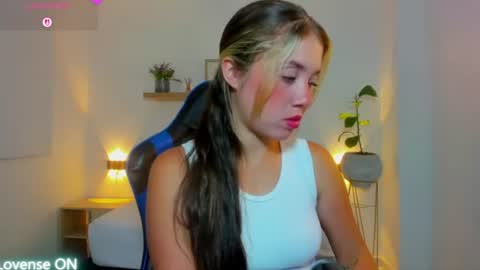 Snapshot of nataly_rodri chatting on August 5, 2026, 6:55 pm Nataly online show from August 5, 2026, 6:55 pm
