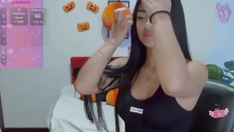 Nataly Escobar online show from October 21, 2025, 3:24 pm