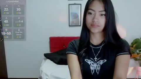 Nataly Escobar online show from November 28, 2025, 1:25 pm