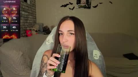 Nataly online show from October 23, 2025, 5:44 pm