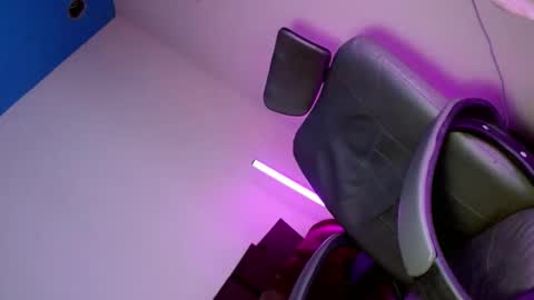 natasha_leigh online show from April 9, 2026, 5:29 pm
