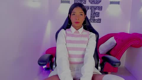 Natasha  online show from November 30, 2025, 4:44 pm