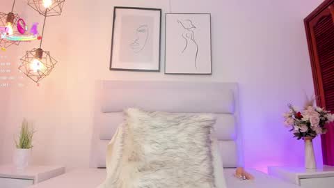 natasha_stone6 online show from September 18, 2025, 1:02 pm