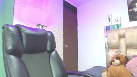   online show from October 5, 2025, 3:27 am