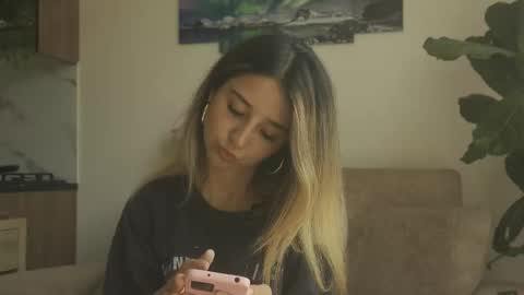 Natasha Independent model online show from November 7, 2025, 7:25 pm