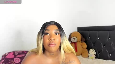Snapshot of natassha_brown chatting on February 14, 2025, 1:23 am Natassha online show from February 14, 2025, 1:23 am