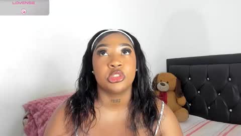 Snapshot of natassha_brown chatting on February 24, 2025, 11:52 pm Natassha online show from February 24, 2025, 11:52 pm