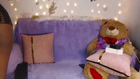 nathalia online show from October 21, 2025, 12:39 pm