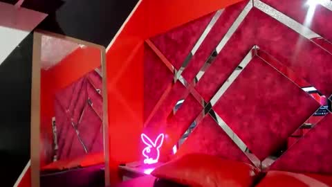 nathacha_bliss online show from April 15, 2026, 9:04 pm