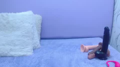 Nathalia online show from December 17, 2025, 4:51 am