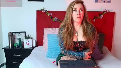 Snapshot of nathaly_stepmom chatting on October 15, 2025, 11:54 am Natha online show from October 15, 2025, 11:54 am
