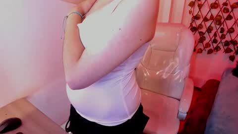 Snapshot of nathalyy_ds chatting on December 17, 2025, 8:15 pm nathalyy_ds online show from December 17, 2025, 8:15 pm