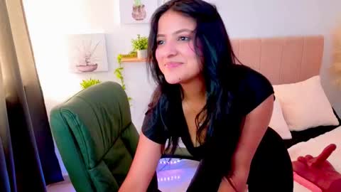 nathi_medusa online show from October 15, 2025, 5:35 pm