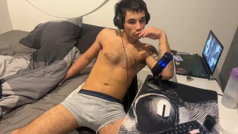 native_boy2 online show from May 6, 2026, 3:17 pm