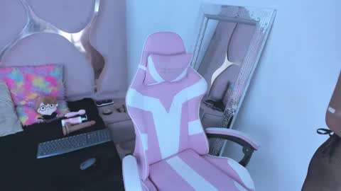 natsumiht online show from October 11, 2025, 5:17 am