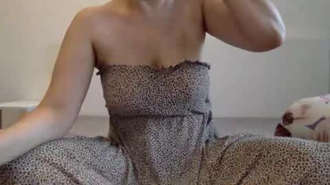 Snapshot of natural_beauty201 chatting on October 25, 2025, 9:39 am Penelopa369 online show from October 25, 2025, 9:39 am