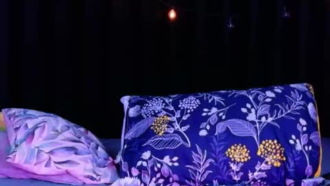 Gwen  online show from December 5, 2025, 7:32 pm