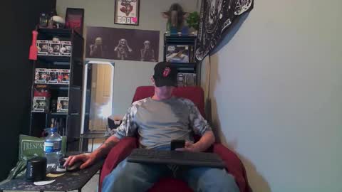 Snapshot of naturesbest951 chatting on May 1, 2026, 10:36 pm NATURESBEST online show from May 1, 2026, 10:36 pm
