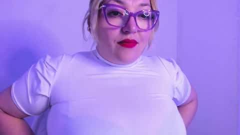 Snapshot of naty__mature_ chatting on October 4, 2025, 2:42 am Nataly online show from October 4, 2025, 2:42 am
