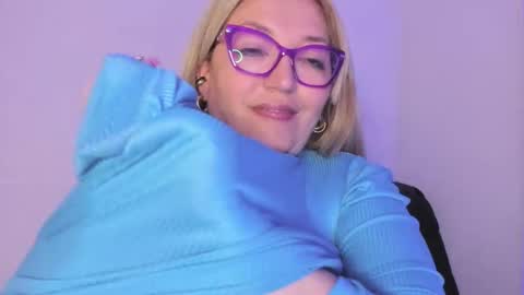 Snapshot of naty__mature_ chatting on October 10, 2025, 11:15 pm Nataly online show from October 10, 2025, 11:15 pm