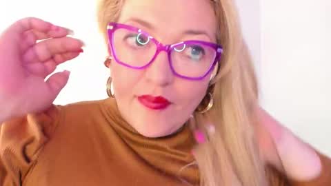 Snapshot of naty__mature_ chatting on October 14, 2025, 9:32 am Nataly online show from October 14, 2025, 9:32 am