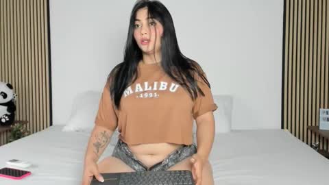 Snapshot of naty_model25 chatting on October 22, 2025, 10:20 pm naty_model25 online show from October 22, 2025, 10:20 pm