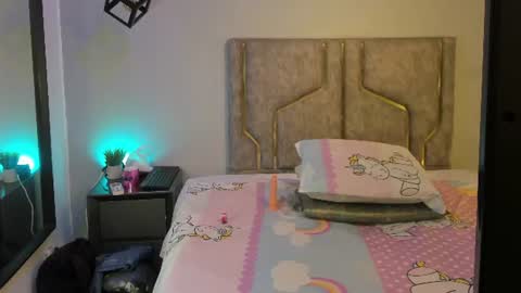 natyrussel online show from June 9, 2026, 11:33 am