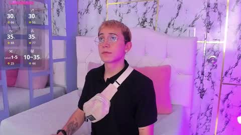 Christopher  Chris online show from November 25, 2025, 1:22 pm