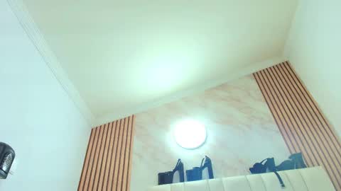 Kitten online show from October 24, 2025, 11:28 am