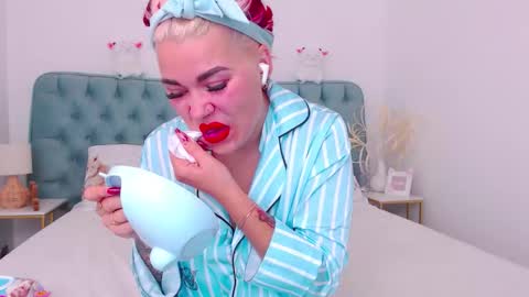 Snapshot of naughty_kittyy1 chatting on October 8, 2025, 11:41 am Maria online show from October 8, 2025, 11:41 am