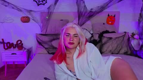 Snapshot of naughty_kittyy1 chatting on October 27, 2025, 2:10 pm Maria online show from October 27, 2025, 2:10 pm