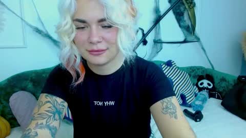 Snapshot of naughty_kittyy1 chatting on October 30, 2025, 4:52 pm Maria online show from October 30, 2025, 4:52 pm