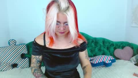 Snapshot of naughty_kittyy1 chatting on November 17, 2025, 8:47 pm Maria online show from November 17, 2025, 8:47 pm