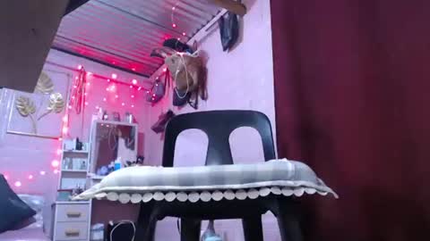 naughty_lorien143 online show from December 18, 2025, 9:59 am