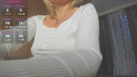 Snapshot of naughty_milena chatting on February 22, 2025, 5:24 pm Milena online show from February 22, 2025, 5:24 pm