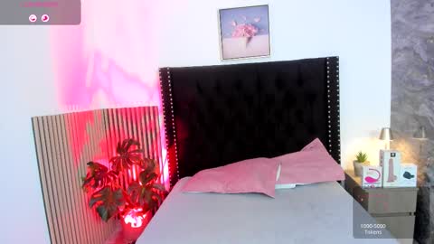 Snapshot of naughty_twink_ chatting on October 15, 2025, 11:43 am Noah online show from October 15, 2025, 11:43 am