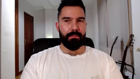 Snapshot of naughtybear_69 chatting on October 20, 2025, 9:43 am Tom online show from October 20, 2025, 9:43 am