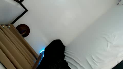 Snapshot of naughtybella_ chatting on February 9, 2026, 5:33 am bella online show from February 9, 2026, 5:33 am