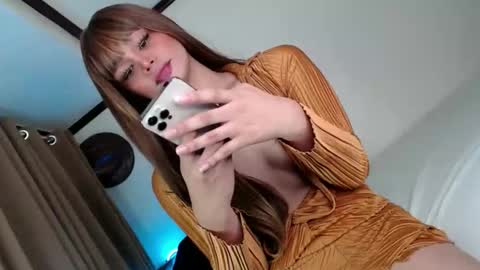 Snapshot of naughtybella_ chatting on February 11, 2026, 3:50 pm bella online show from February 11, 2026, 3:50 pm