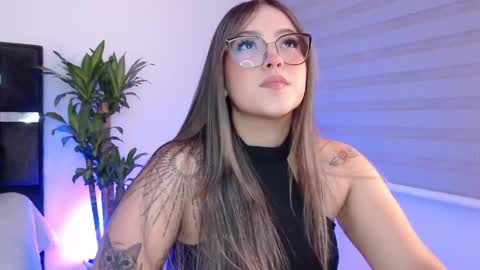 Snapshot of naughtycurvybbx chatting on December 6, 2024, 6:04 am LANAindependent model online show from December 6, 2024, 6:04 am